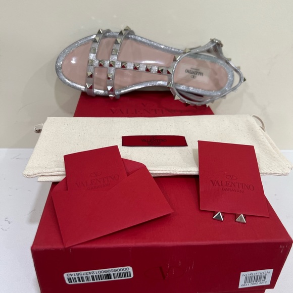 Valentino Garavani Rockstud Silver Glitter PVC Sandal - Picture 10 of 17